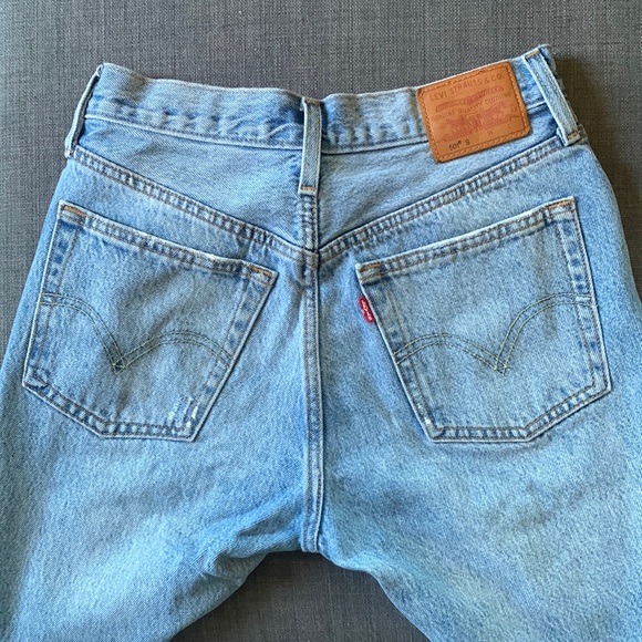Levis 501 High Rise Light Wash Ripped Denim - Picture 2 of 5